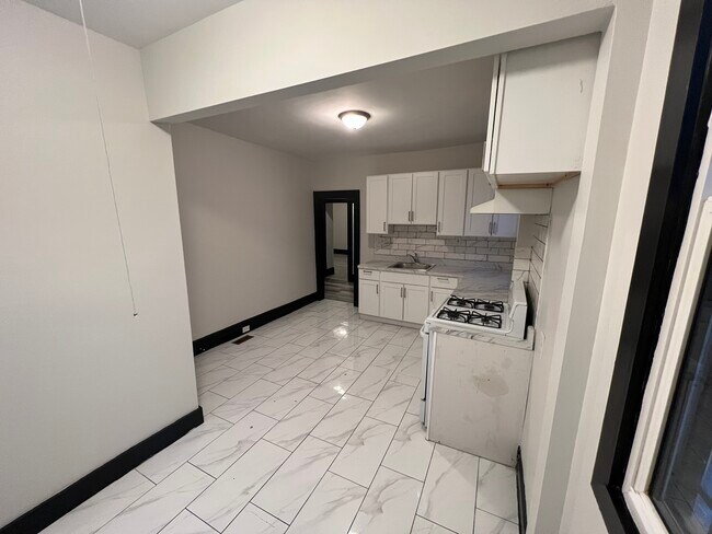 Building Photo - 55 Sunnyside Ter