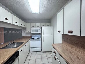 Building Photo - 2740 W 63rd St