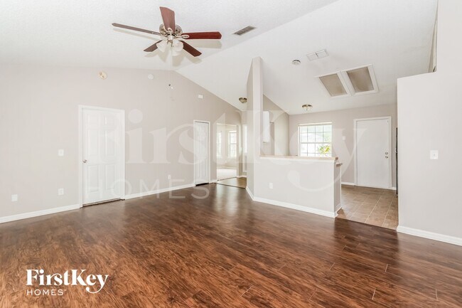 Foto del edificio - 8761 Spring Harvest Ln E