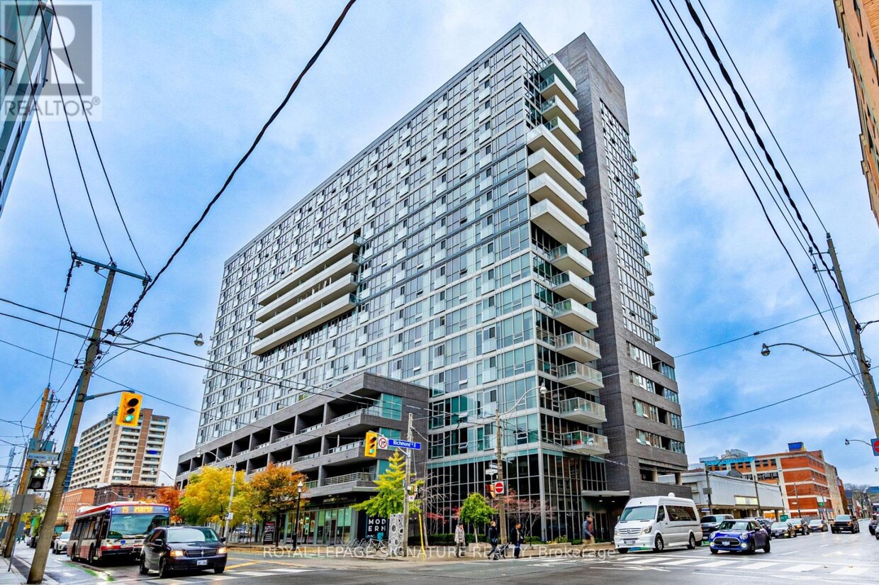 Primary Photo - 320 Richmond St E