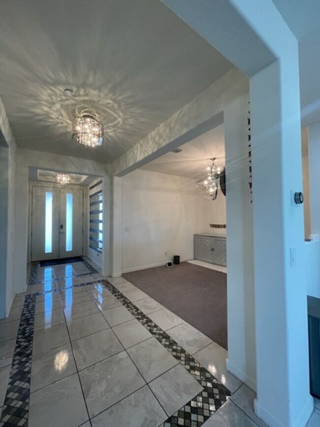 Foto del edificio - COMING SOON !! Beautifully upgraded 4 BD /3 BA plus Den home in the desirable subdivision of Tier...