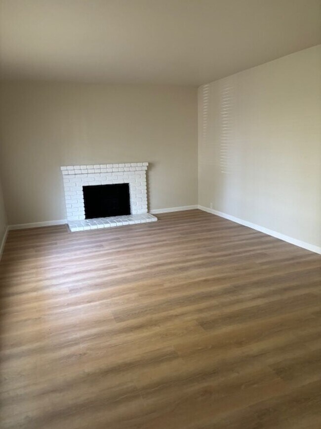 Foto del edificio - Quaint and Adorable Single Story House in ...