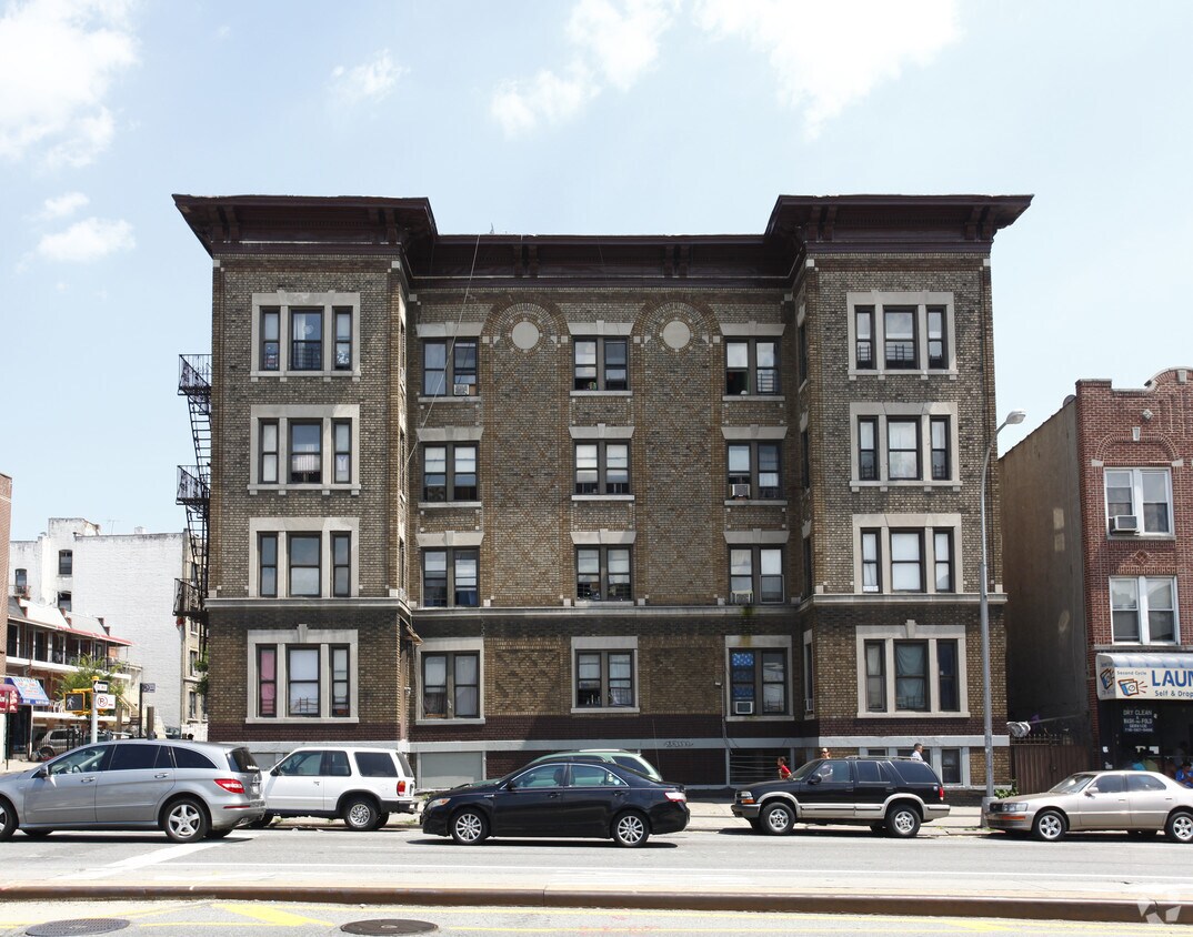 Building Photo - 404 61st St