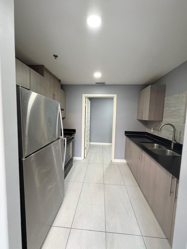 Foto del edificio - 1421 W Harrison Ave