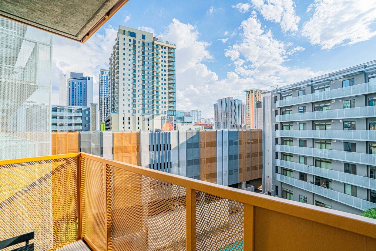 Foto principal - 333 E Roosevelt St