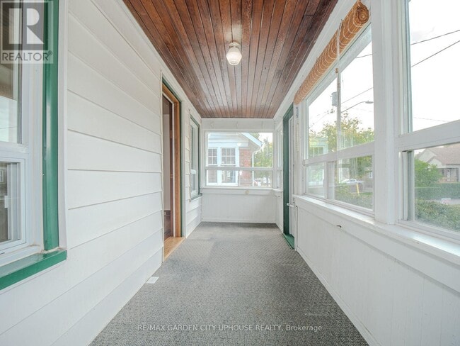 Building Photo - 42 Grantham Ave S