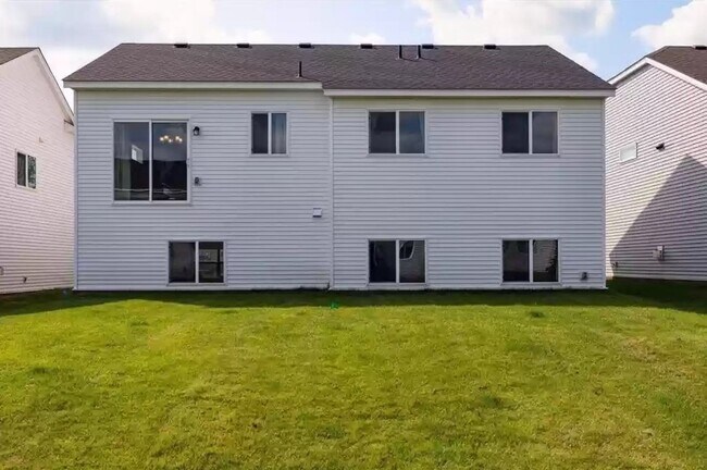 Building Photo - Charming 3BR House in Anoka.  Relocation d...