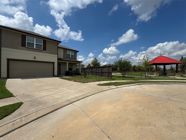 Building Photo - 1013 Pitch Pne Ct