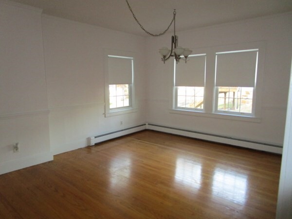 Building Photo - 58 Bancroft Park