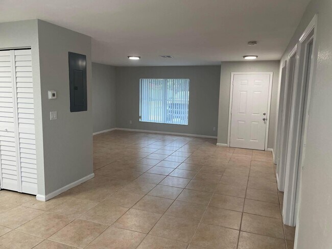 Foto del edificio - 2725 Prairie Ln