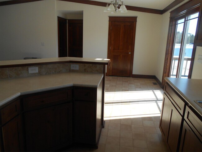 Building Photo - 860 Grace Ln