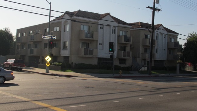 Building Photo - 7020 Coldwater Canyon Ave