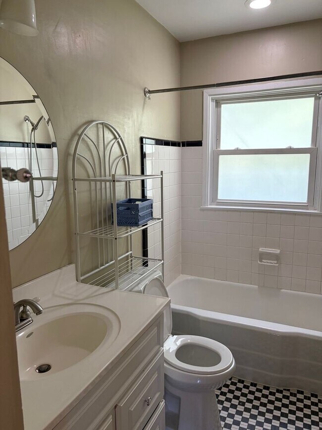 Foto del edificio - Cleveland Park - University Ridge Condo- 2 Bedroom 1 Bath