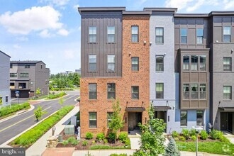 Building Photo - 12921 Sunrise Ridge Aly