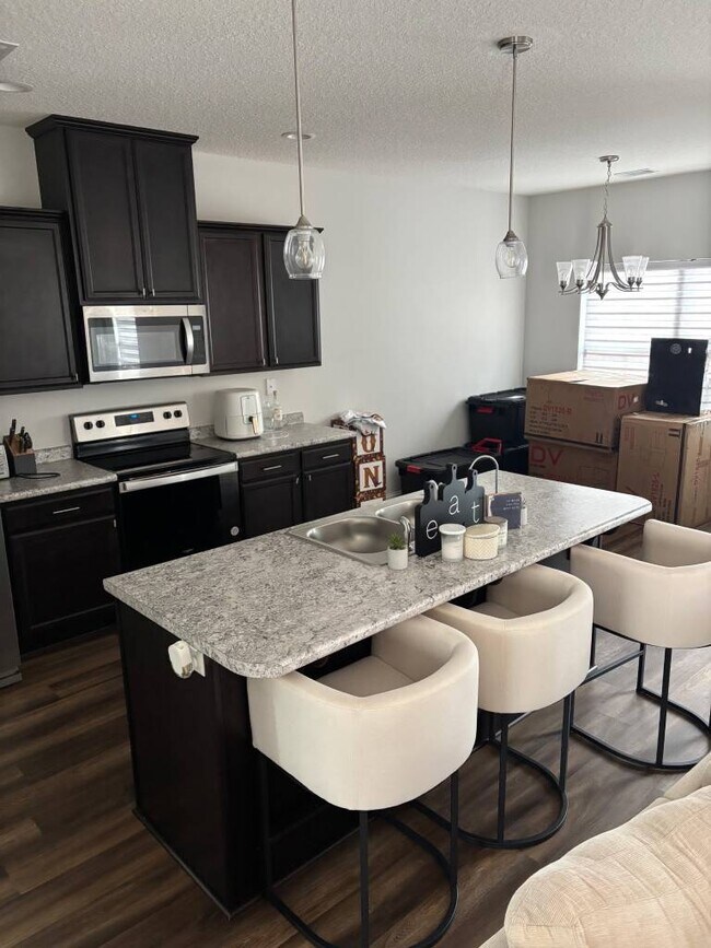 Foto del edificio - 543 Rutledge Dr