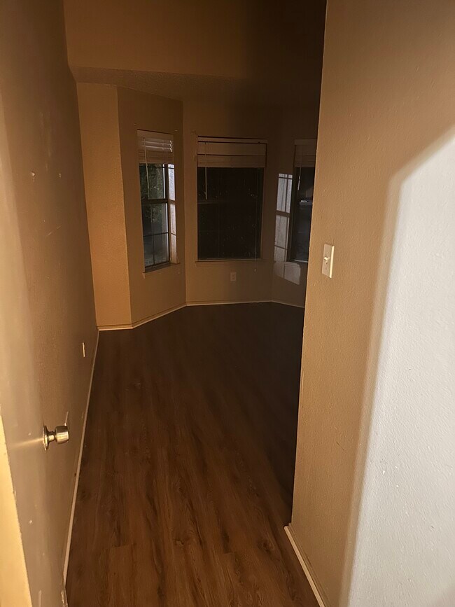 Building Photo - 4924 Berridge Ln