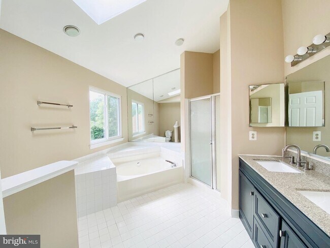 Building Photo - 2909 Memory Ln