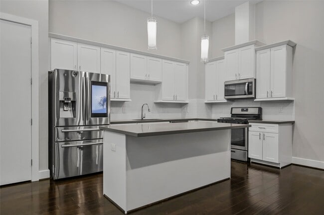 Building Photo - 2426 Cochran St