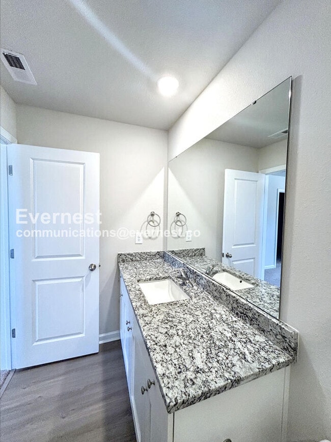 Foto del edificio - 2156 Willow Gln Dr