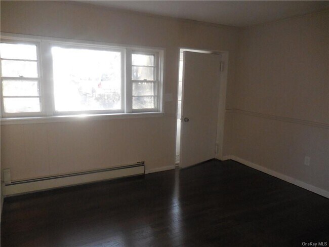 Building Photo - 14 Maurice Ln