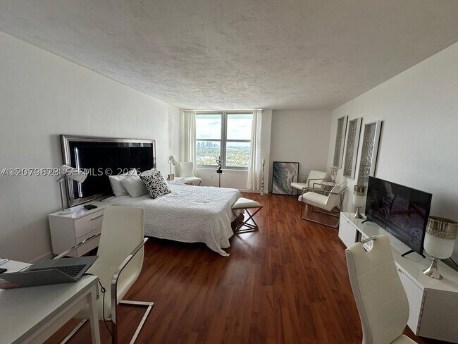 Building Photo - 2899 Collins Ave