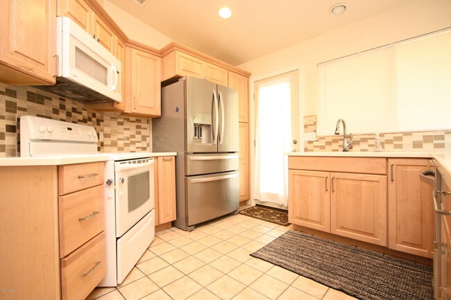Building Photo - 2683 W Fanbrook Rd