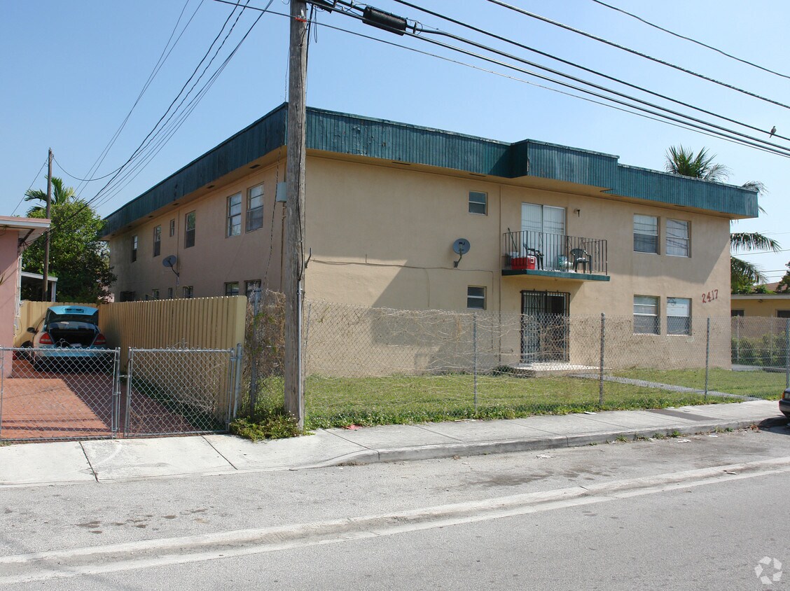 Building Photo - 2417 NW 26th St