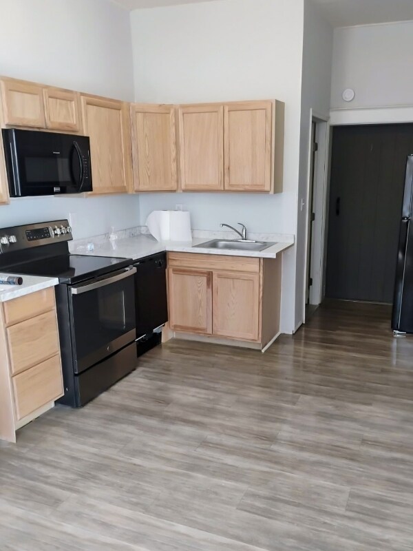 Primary Photo - 720 W Market St