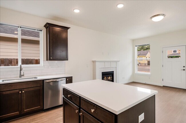 Foto del edificio - 2 Week Special! Newly Built Portland Home,...