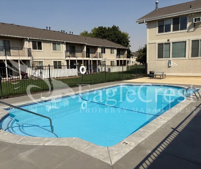 Building Photo - Availability at the Vineyards! 2 Bedroom 2 Bath ~ 2nd Floor Apartment **$200.00 Off 2nd Months Re...