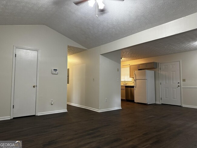 Building Photo - 249 Lakeview Dr