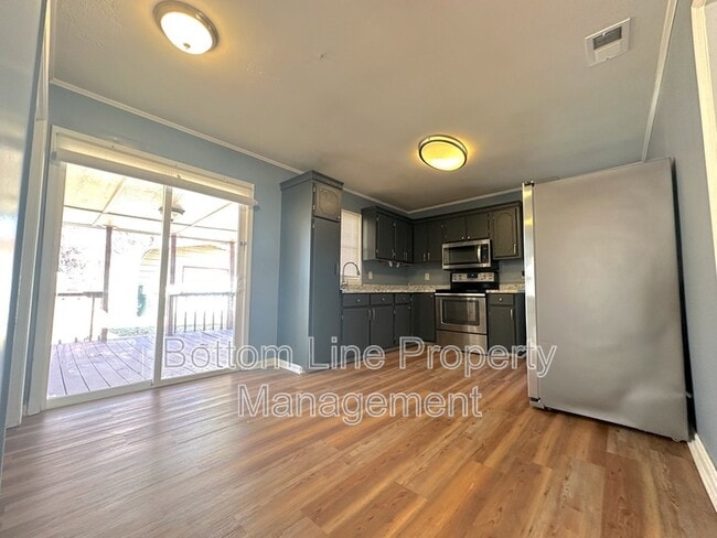 Building Photo - 2806 Mary Ave