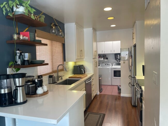 Building Photo - 4925 Tierra Baja Way