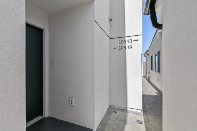 Foto del edificio - 10939 Christine Way