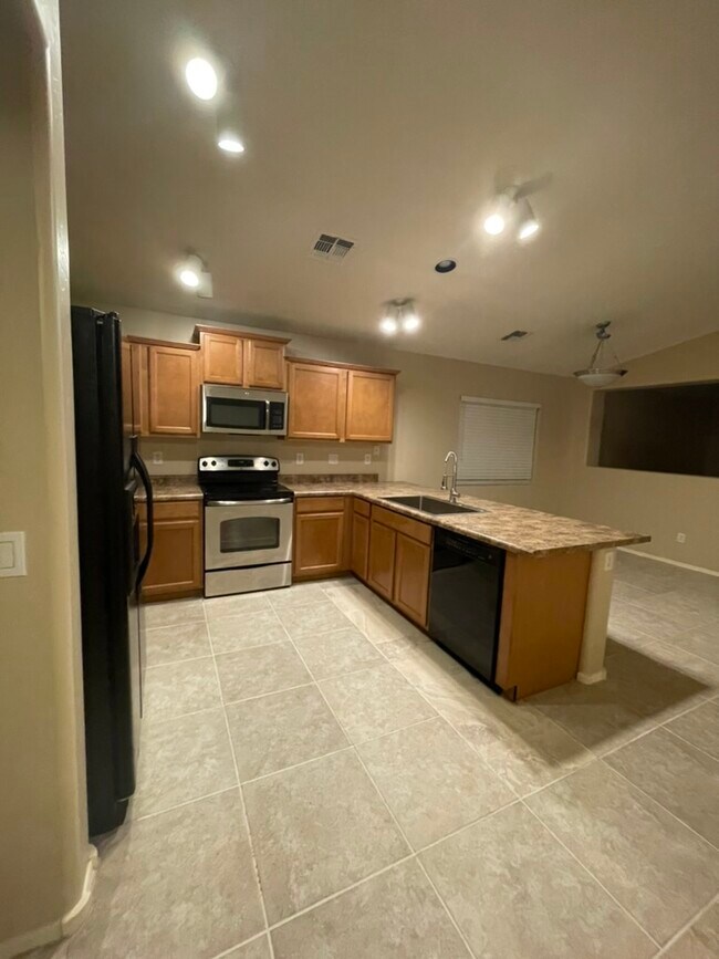 Kitchen - 11546 W Longley Ln