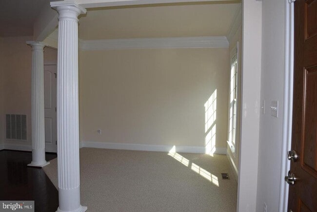Building Photo - 42159 Tecumseh Hills Dr