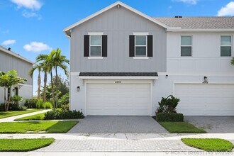Building Photo - 4574 Longwood Lake Sq