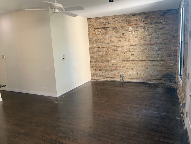 Foto del edificio - 948 W Armitage Ave