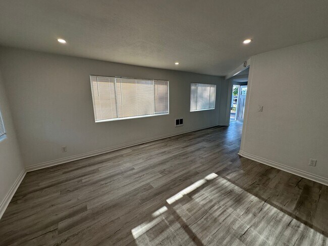 Building Photo - Very Nice Completely Remodeled 2 Bedroom 1...