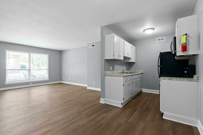Building Photo - 611 Park Ave