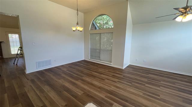 Foto del edificio - 320 Pebblebrook Ln