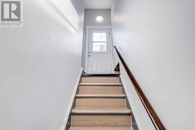 Building Photo - 291 Poplar St