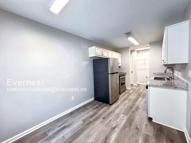 Building Photo - 494 Shady Grove Dr