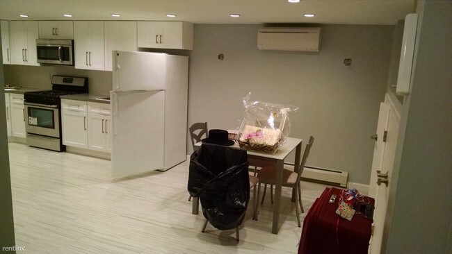 Foto del edificio - 1570 E 14th St