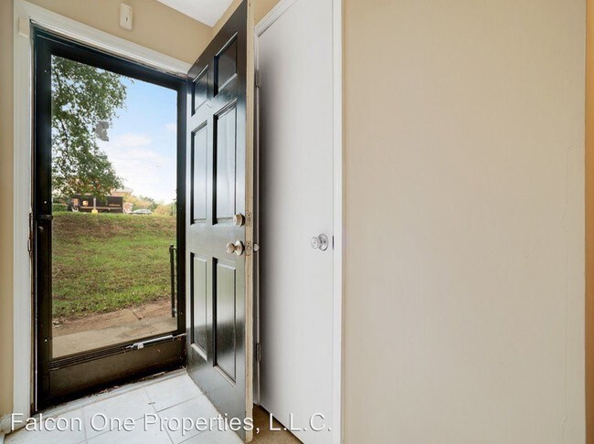 Foto del edificio - 1 br, 1.5 bath House - 10911 Park Rd.