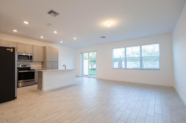 Building Photo - 4985 Navali Dr