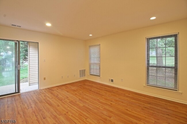 Building Photo - 606 Maplecrest Rd