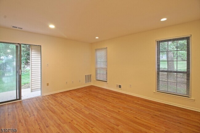 Foto del edificio - 606 Maplecrest Rd