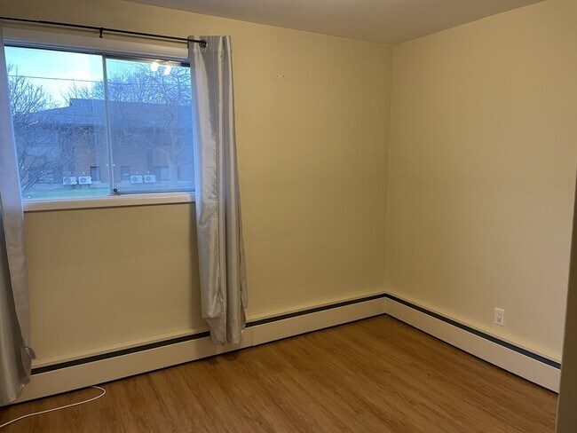 Building Photo - 164 Westmount St