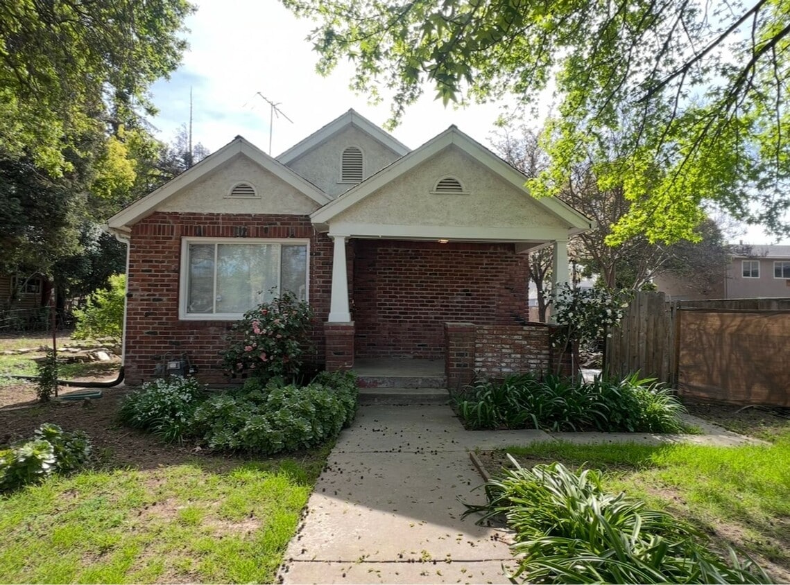 BEAUTIFULLY REMODELED HOME W/ HUGE OUTBUILDING!! - BEAUTIFULLY REMODELED HOME W/ HUGE OUTBUILDING!!